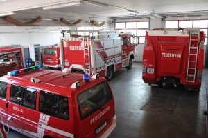 Feuerwehrautos in der Garage